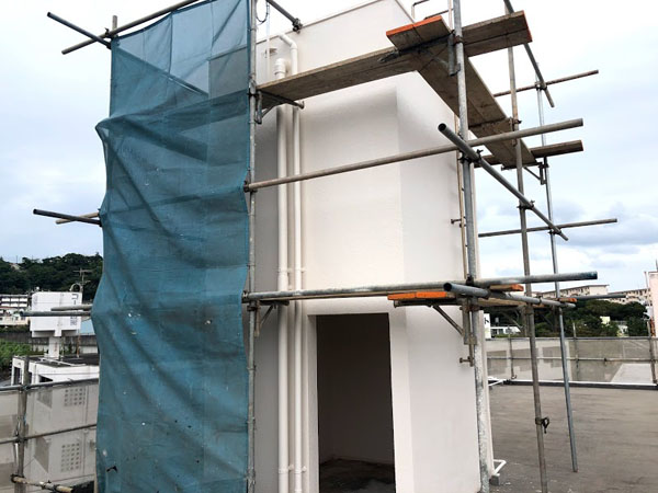沖縄県那覇市Dアパート様の屋上塔屋の塗装完了。