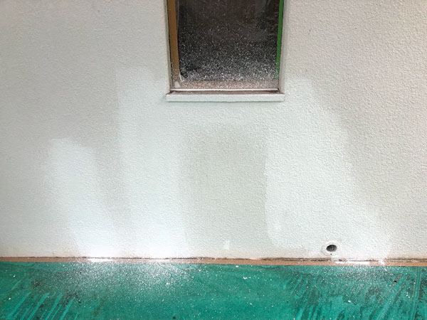 沖縄県那覇市Nアパート様の下地調整材塗布