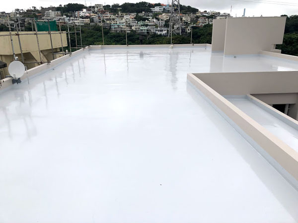 沖縄県那覇市O邸の屋上遮熱保護材仕上げ完了。
