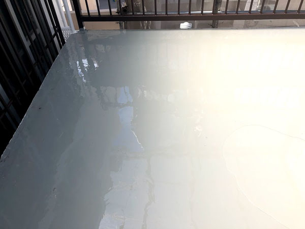 沖縄県宜野湾市Ｉ様のベランダウレタン塗膜防水1回目塗布。