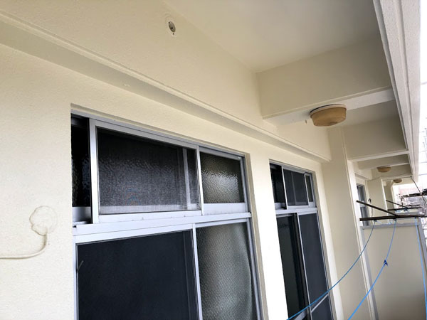 沖縄県那覇市Ｍアパート様の3階ベランダ面上塗り完了。