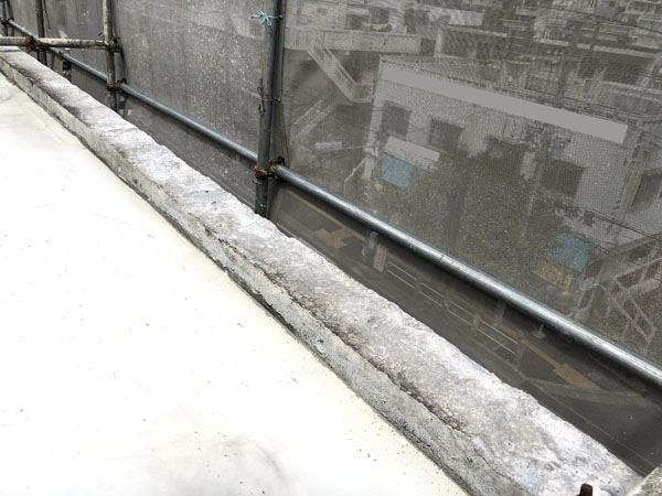 沖縄県那覇市Ｍアパート様の屋上笠木周囲全撤去、コンクリートタンク架台笠木撤去。