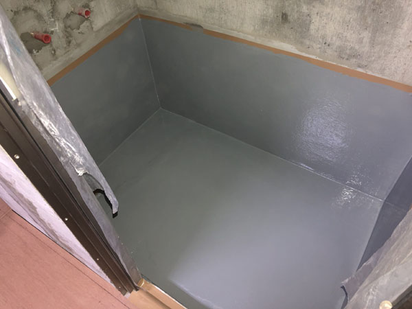沖縄県那覇市Tアパート様のお風呂場防水トップコート上塗り完了。