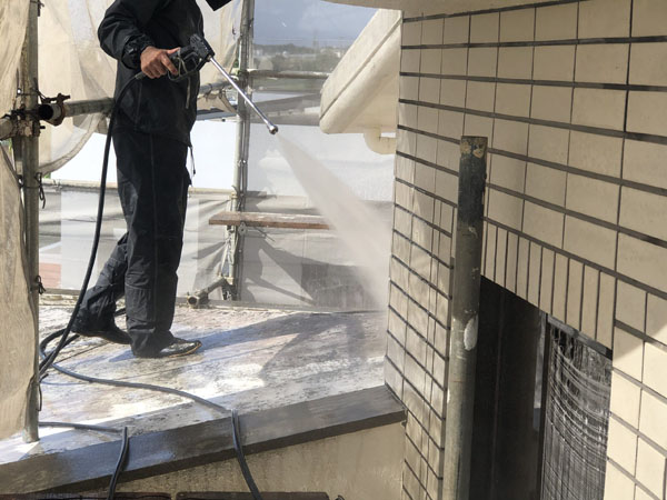 沖縄県八重瀬町Ｎ様の高圧水洗浄工事