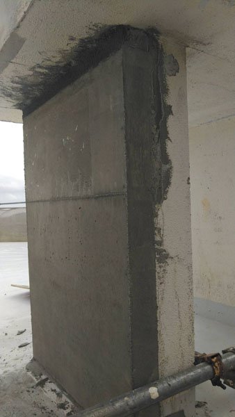 沖縄県那覇市Ｉ邸のコンクリートタンク架台補強、仮枠解体。
