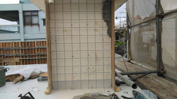 沖縄県那覇市Ｉ邸のコンクリートタンク架台補強。