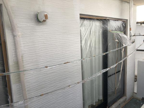 沖縄県宜野湾市Ｍ邸のシーラー接着剤・フィラー下地調整材下塗り。