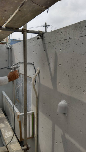 沖縄県うるま市Sアパート様のカラークリアー吹付け塗装。