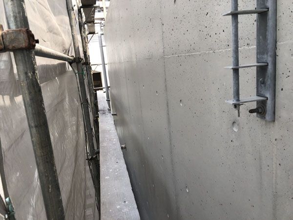 沖縄県うるま市Sアパート様の外壁クリアー塗装工程完了。