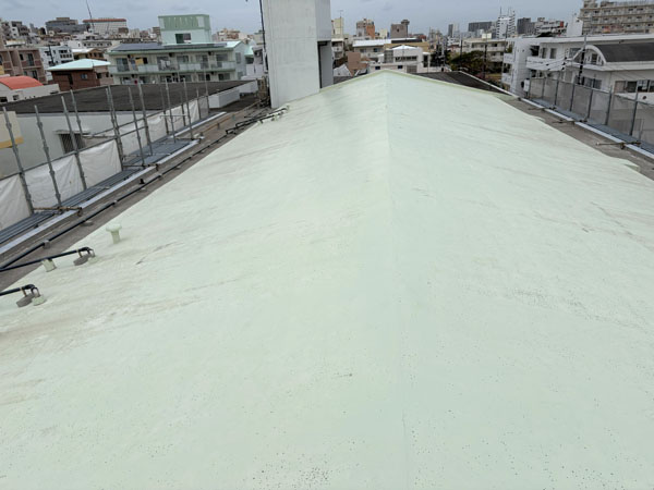沖縄県那覇市Eアパート様の屋上遮熱防水工事前