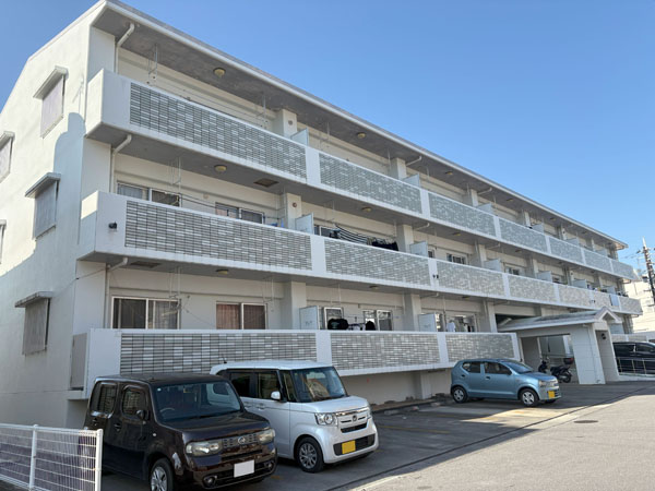 外壁塗装前の那覇市Eアパート様