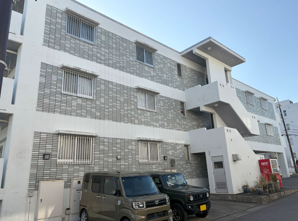 外壁塗装後の那覇市Eアパート様