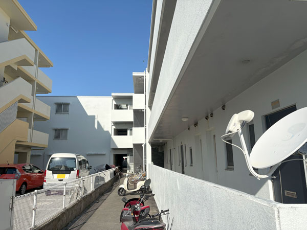 外壁塗装後の那覇市Eアパート様