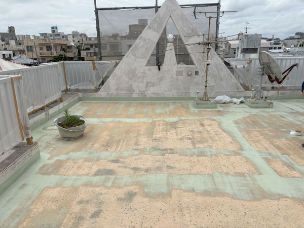 沖縄県那覇市H様の屋上遮熱防水工事前
