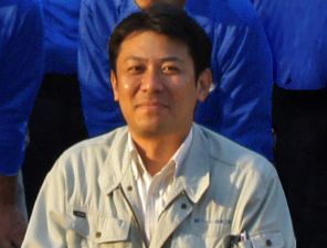 営業担当の新崎