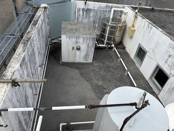 沖縄県八重瀬町H様の屋上遮熱防水工事前