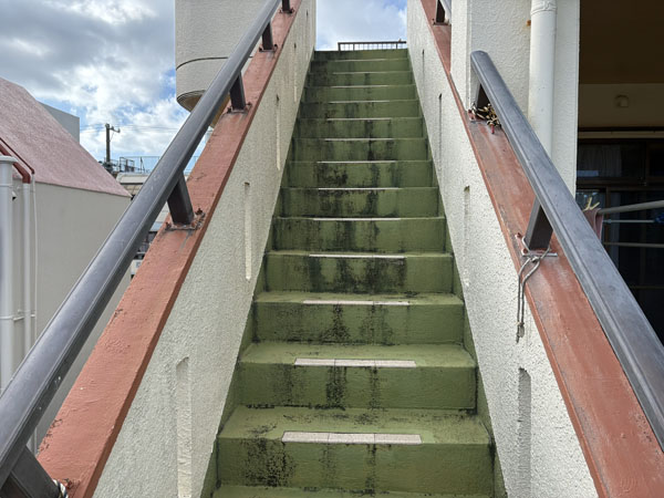 豊見城市Ｋ様邸の階段　施工前