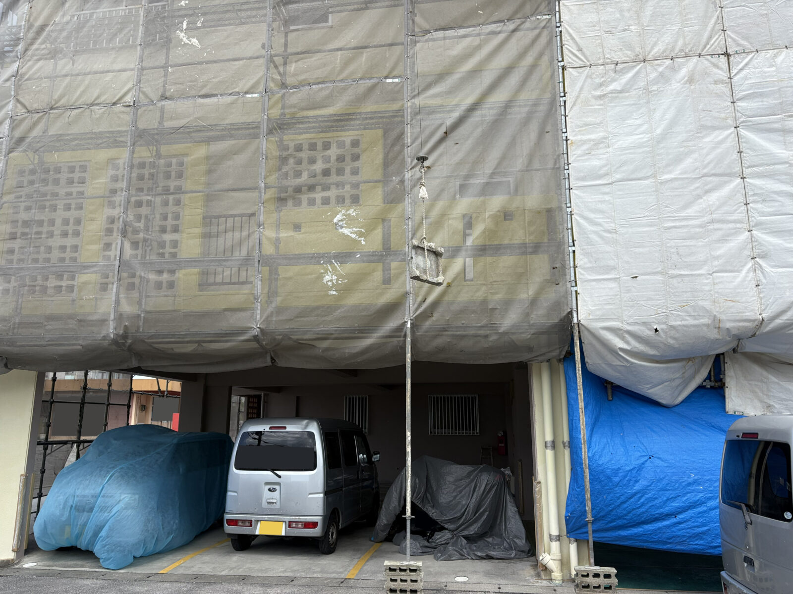 糸満市Ｍ様邸の断熱ブロック降ろし作業