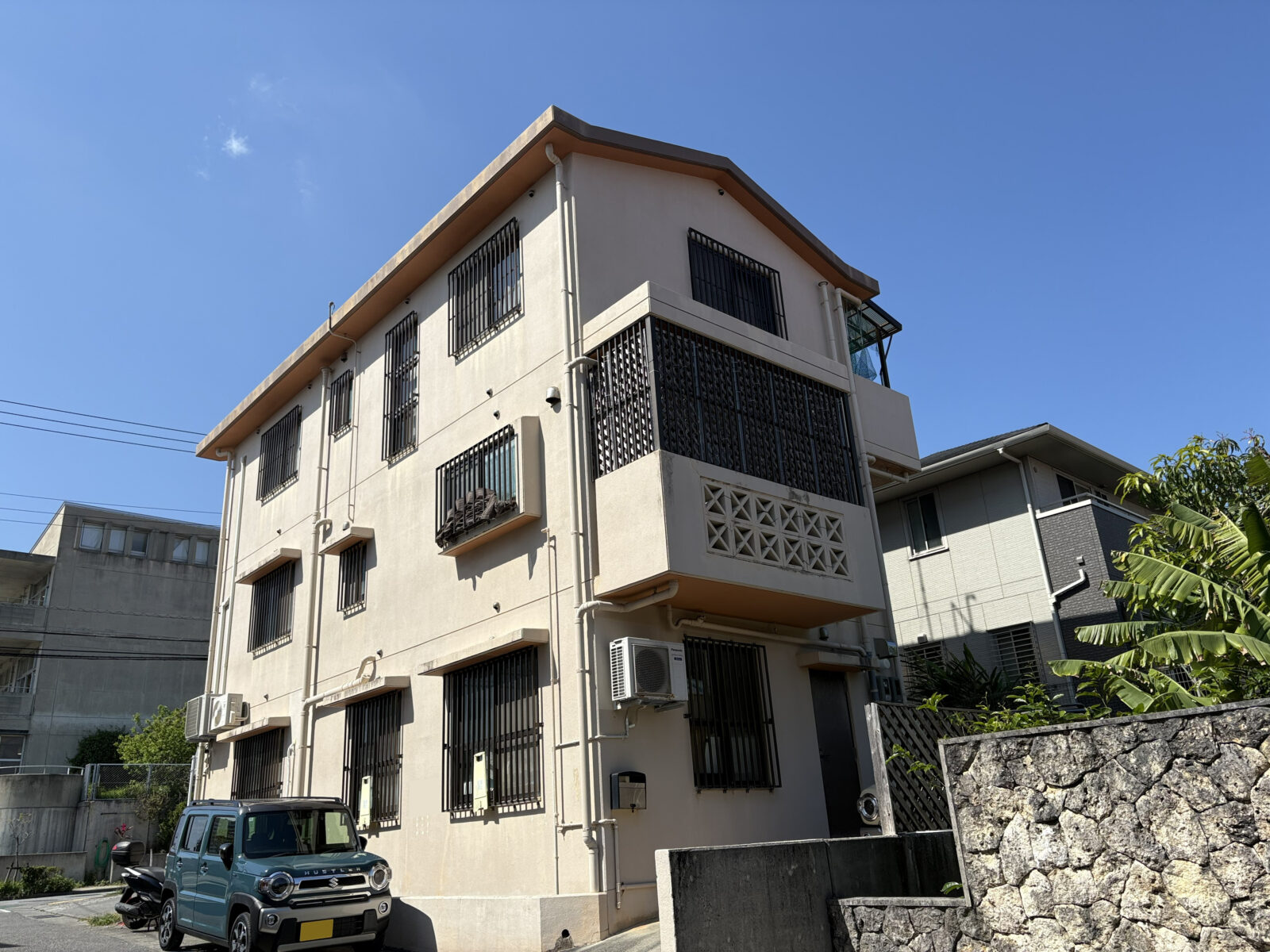外壁塗装前の那覇市A様邸