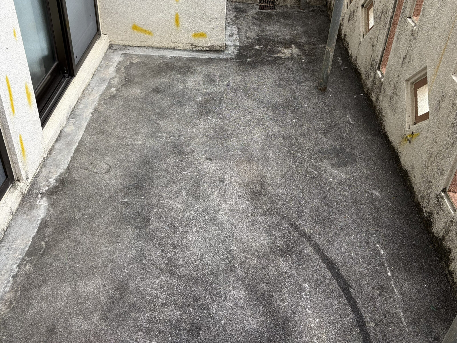 西原町Ａ様邸のベランダ遮熱防水工事前