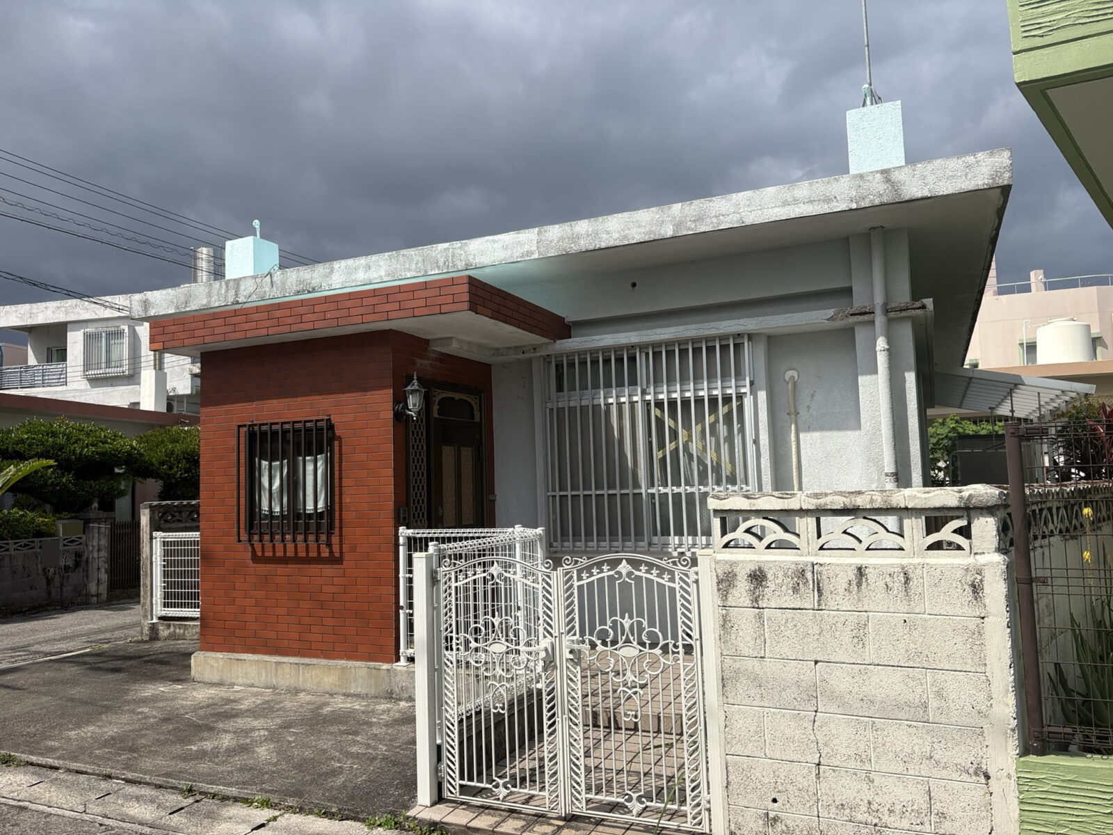 外壁塗装前の那覇市Ｈ様邸