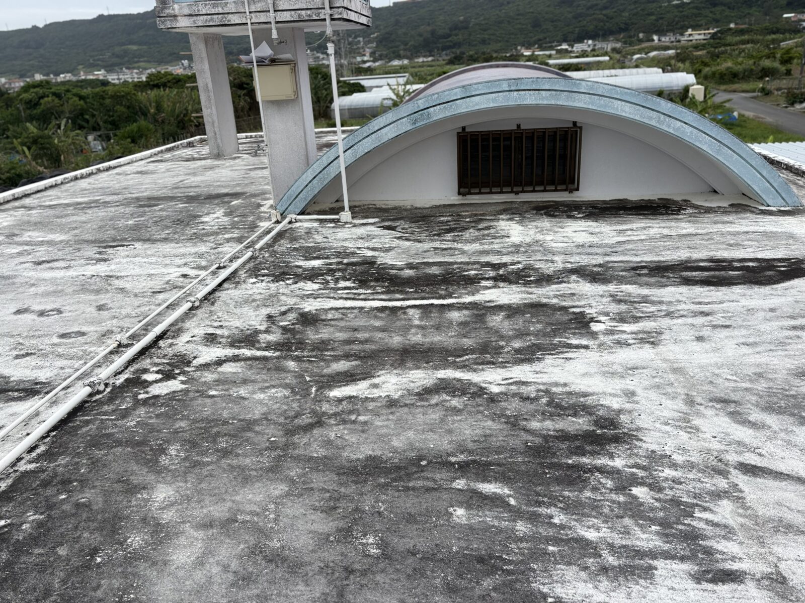 沖縄県南城市N様邸の屋上遮熱防水工事前